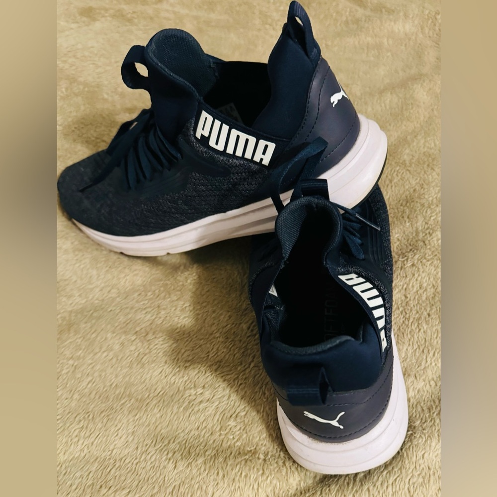 Men’s PUMA sneakers 9-1/2